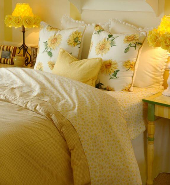phòng ngủ màu vàng kem